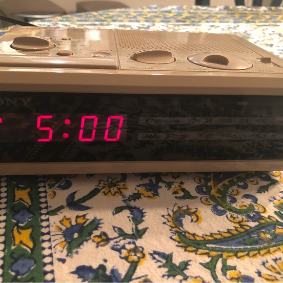 Vintage 1980’s working Sony Dream Machine alarm clock. - Picture 2 of 6